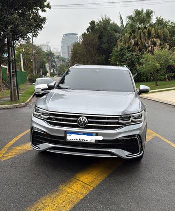 VOLKSWAGEN TIGUAN 2.0 300 TSI GASOLINA ALLSPACE R-LINE AUTOMÁTICO VOLKSWAGEN TIGUAN 2.0 300 TSI GASOLINA ALLSPACE R-LINE AUTOMÁTICO